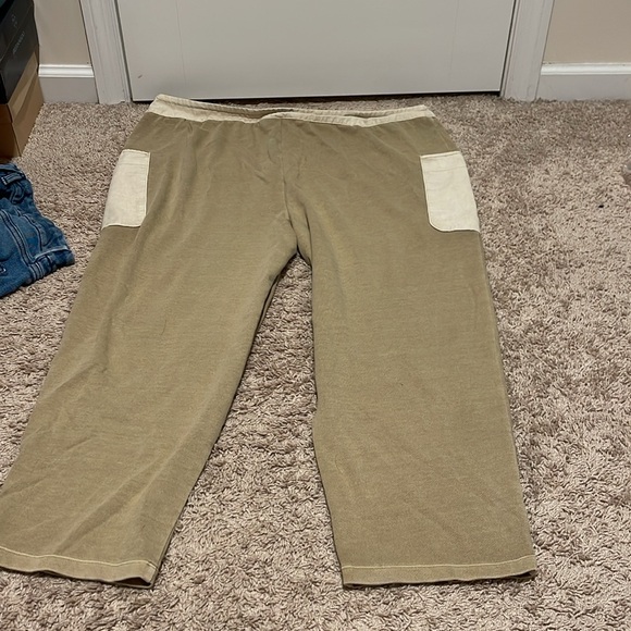 Universal thread sweatpants - Picture 2 of 3